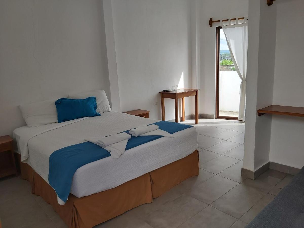 Galapagos Native Hostel Puerto Ayora  Ngoại thất bức ảnh